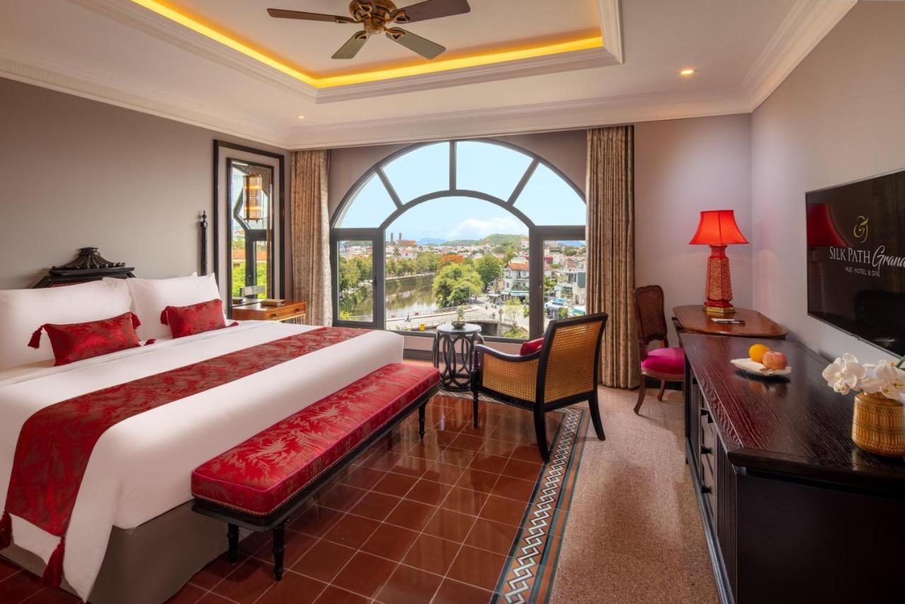 Suite Hạng Tổng Thống - Miễn Phí Trang Phục Truyền Thống